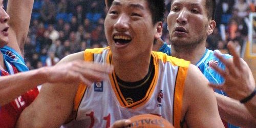 星空体育-他是CBA3届MVP得主，打了19年，退役进管理层，娶空姐幸福美满
