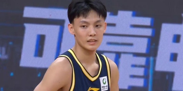 星空体育app下载-广东男篮40分惨败，三分球35中5+17次失误，上海男篮酣畅淋漓大胜